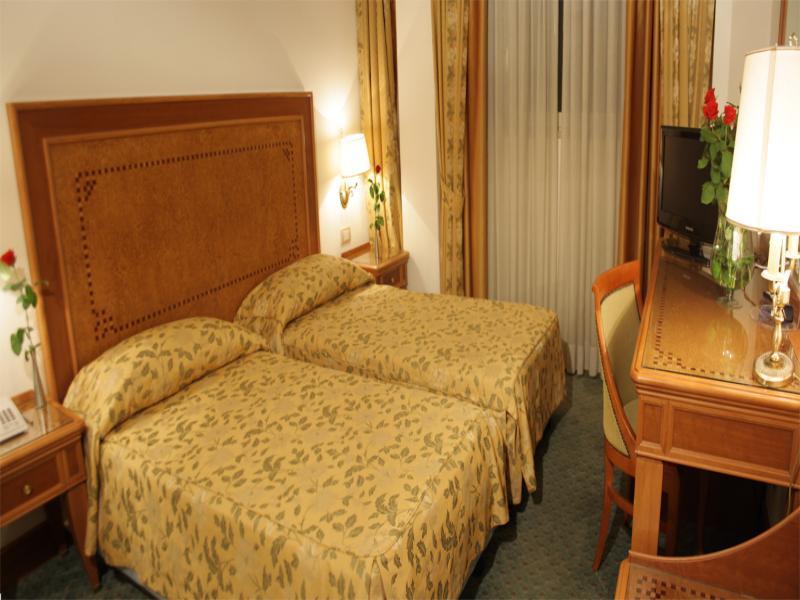 Sunrise Hotel Rome Bagian luar foto