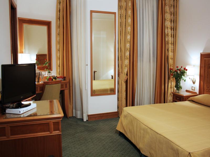 Sunrise Hotel Rome Bagian luar foto