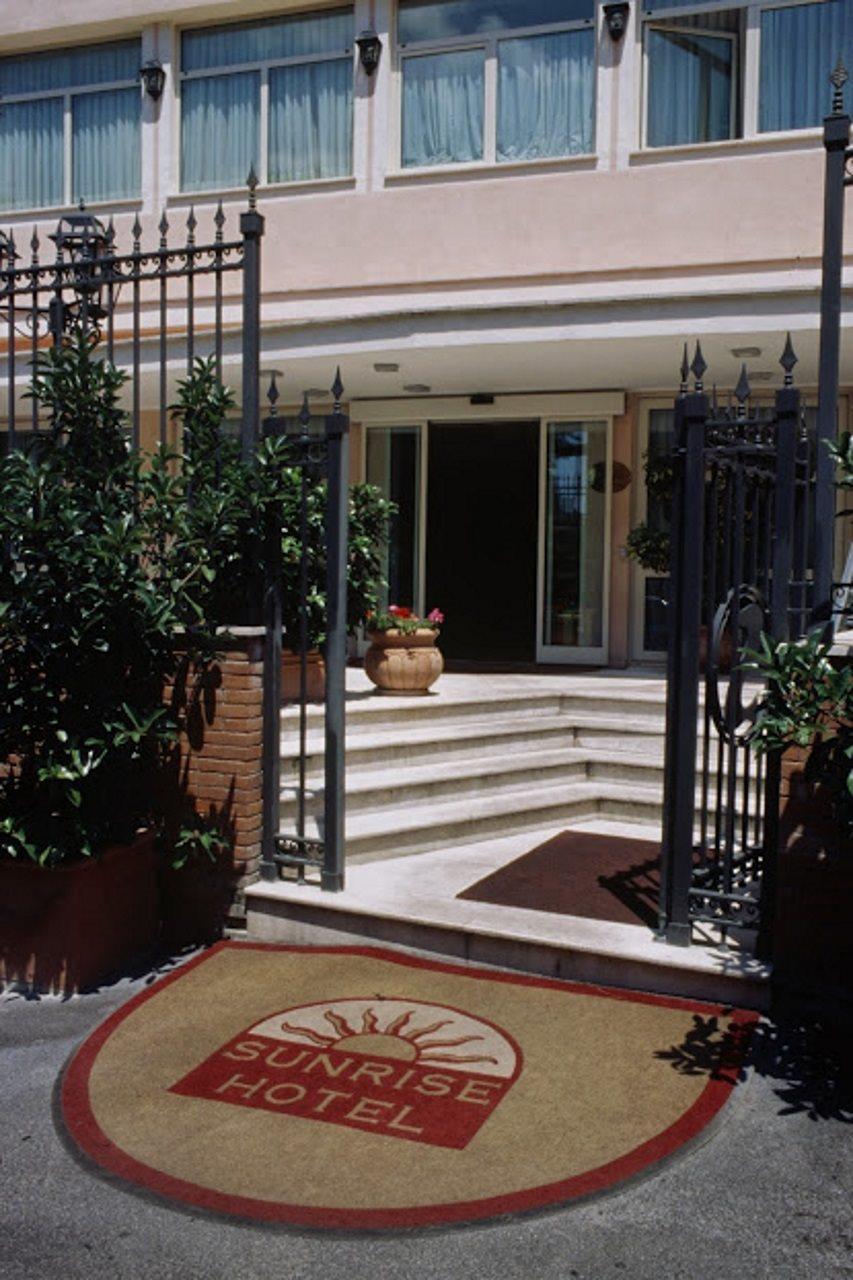Sunrise Hotel Rome Bagian luar foto
