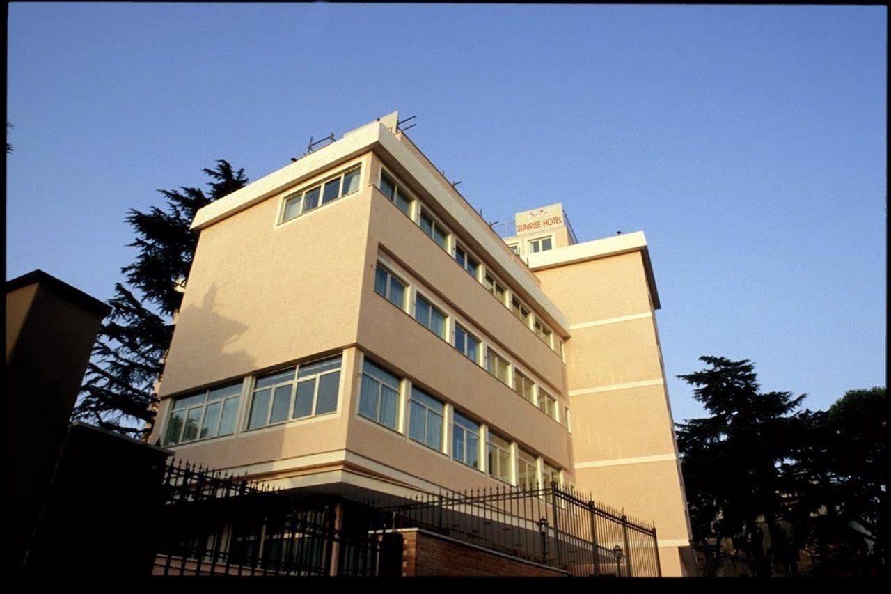 Sunrise Hotel Rome Bagian luar foto