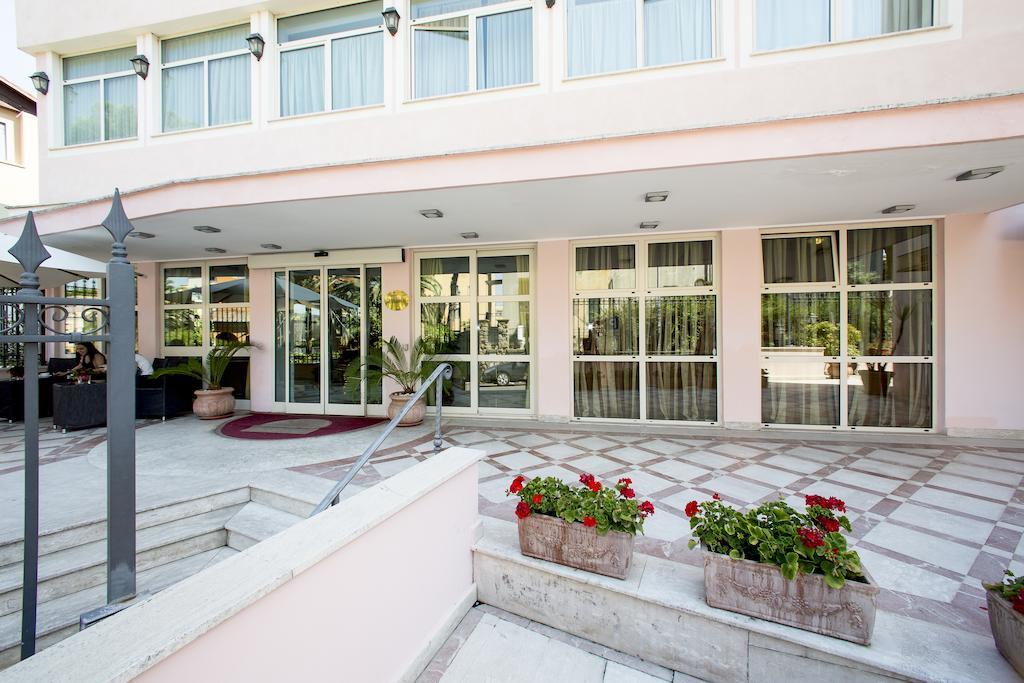 Sunrise Hotel Rome Bagian luar foto