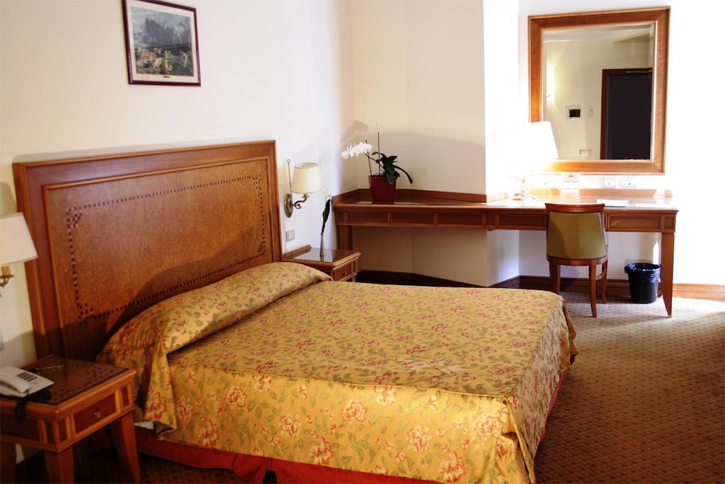 Sunrise Hotel Rome Bagian luar foto
